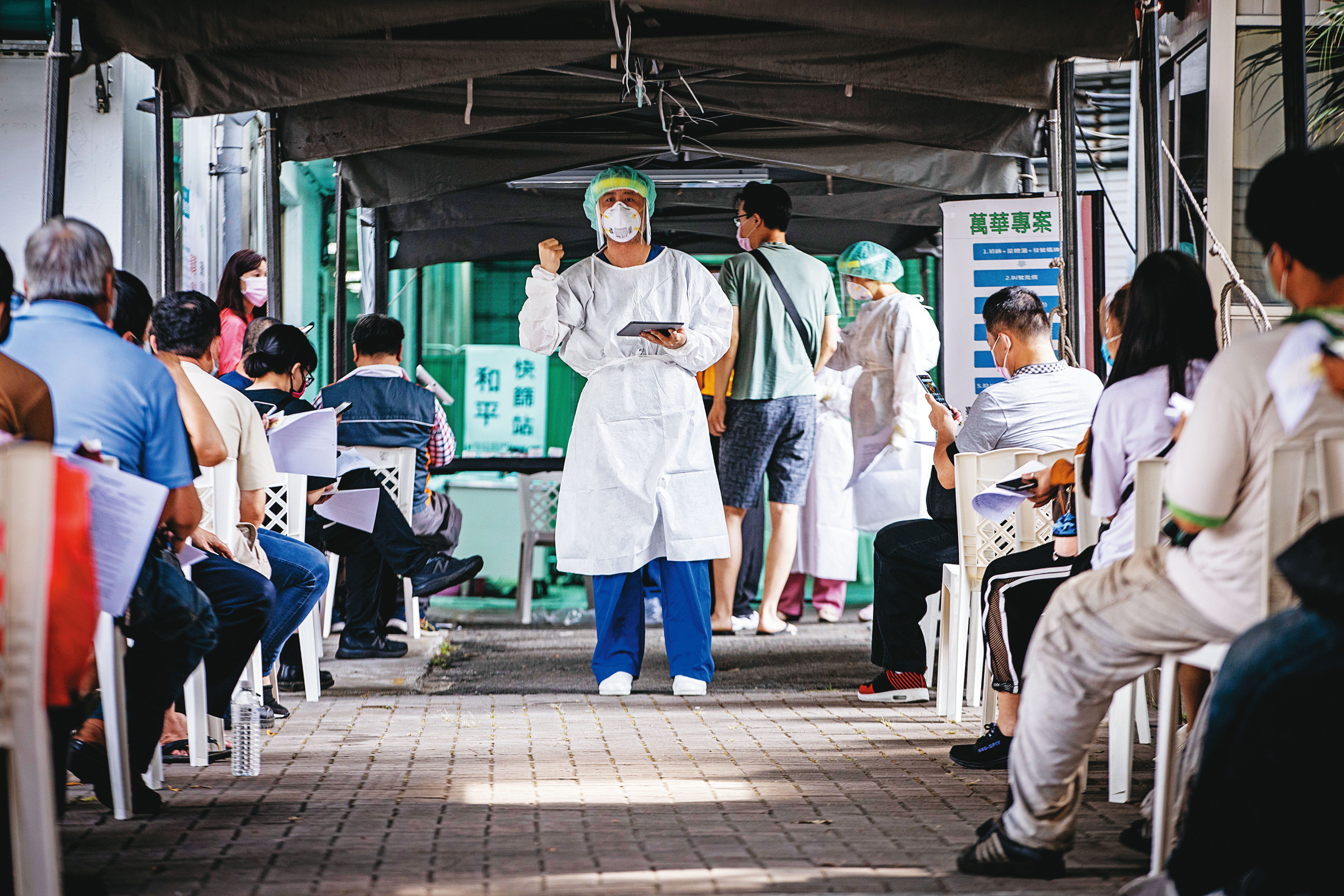 台灣疫情大爆發，假訊息跟著爆量，民眾對防疫及疫情的認知易受混淆。