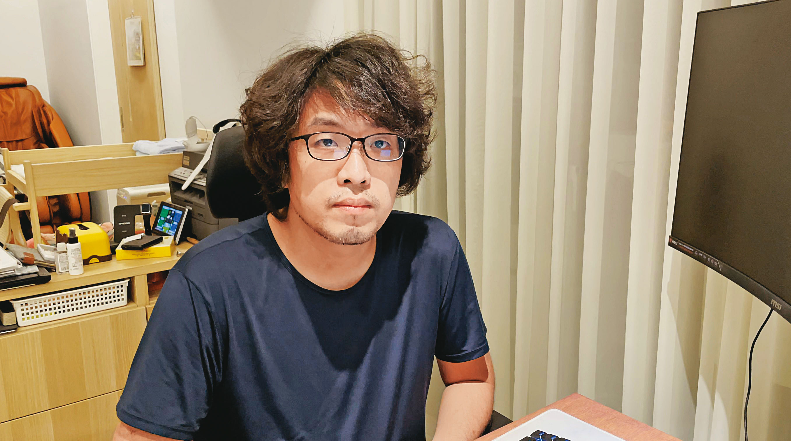 長期研究資訊戰的學者沈伯洋指出，疫情升溫，假訊息也開始升級。