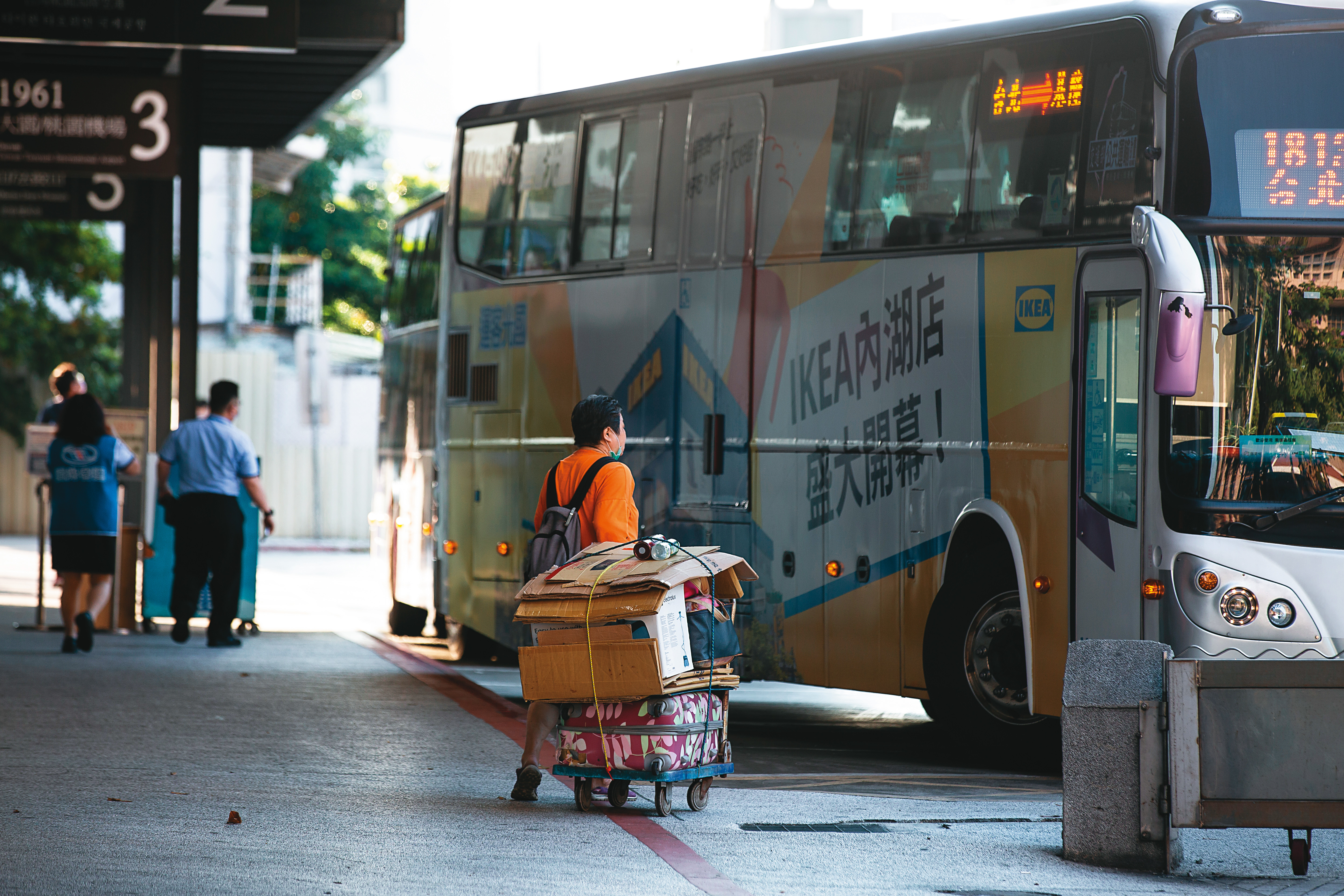 都市裡的渣滓，成為無家者維生的出口。