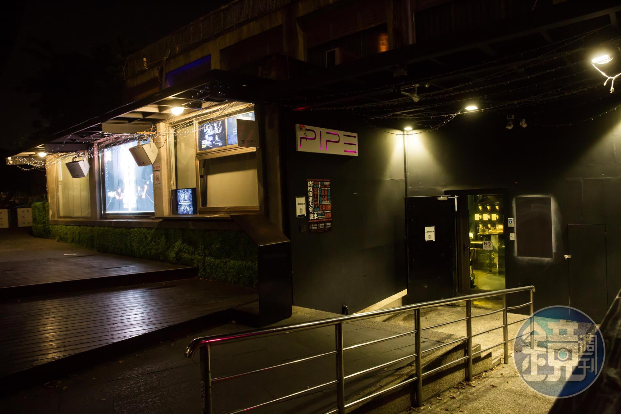 屹立在公館河岸的PIPE Live Music，本來夜夜都有音樂表演，因為疫情進入三級警戒暫停營業。