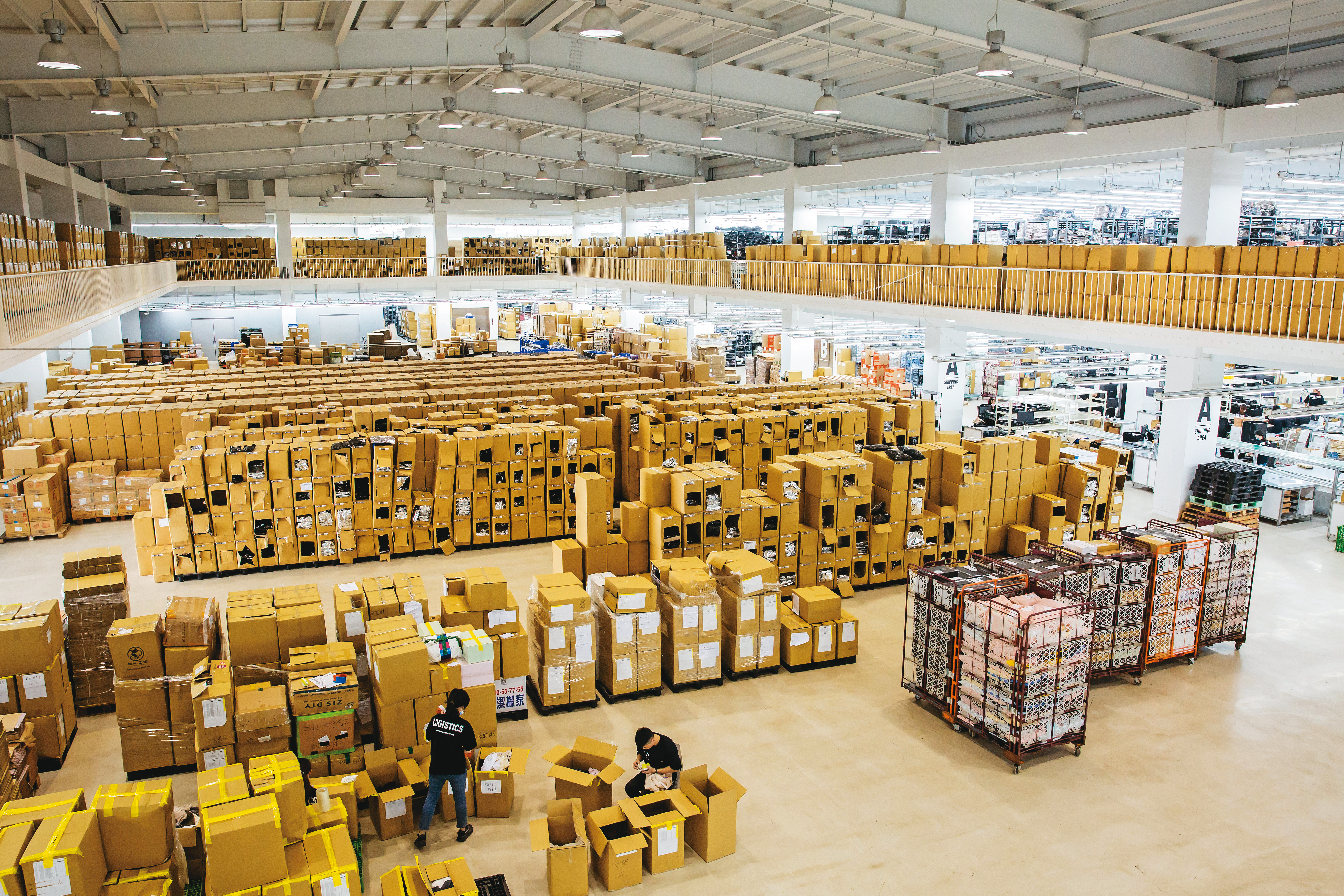 蘇澳總部為物流倉儲基地，旗下近20個品牌都在此發往全球，單日出貨逾2萬件。