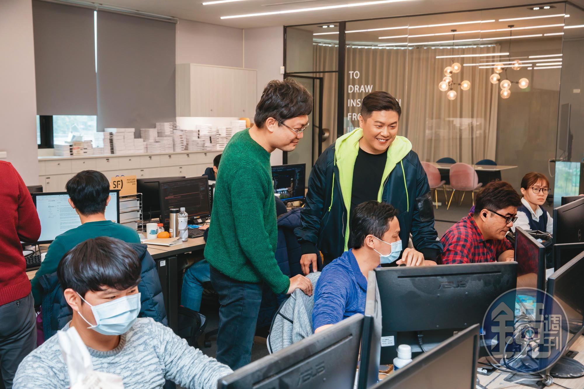 廖承豪(右)自比為新創孵育中心,希望台灣成為新創輸出國。