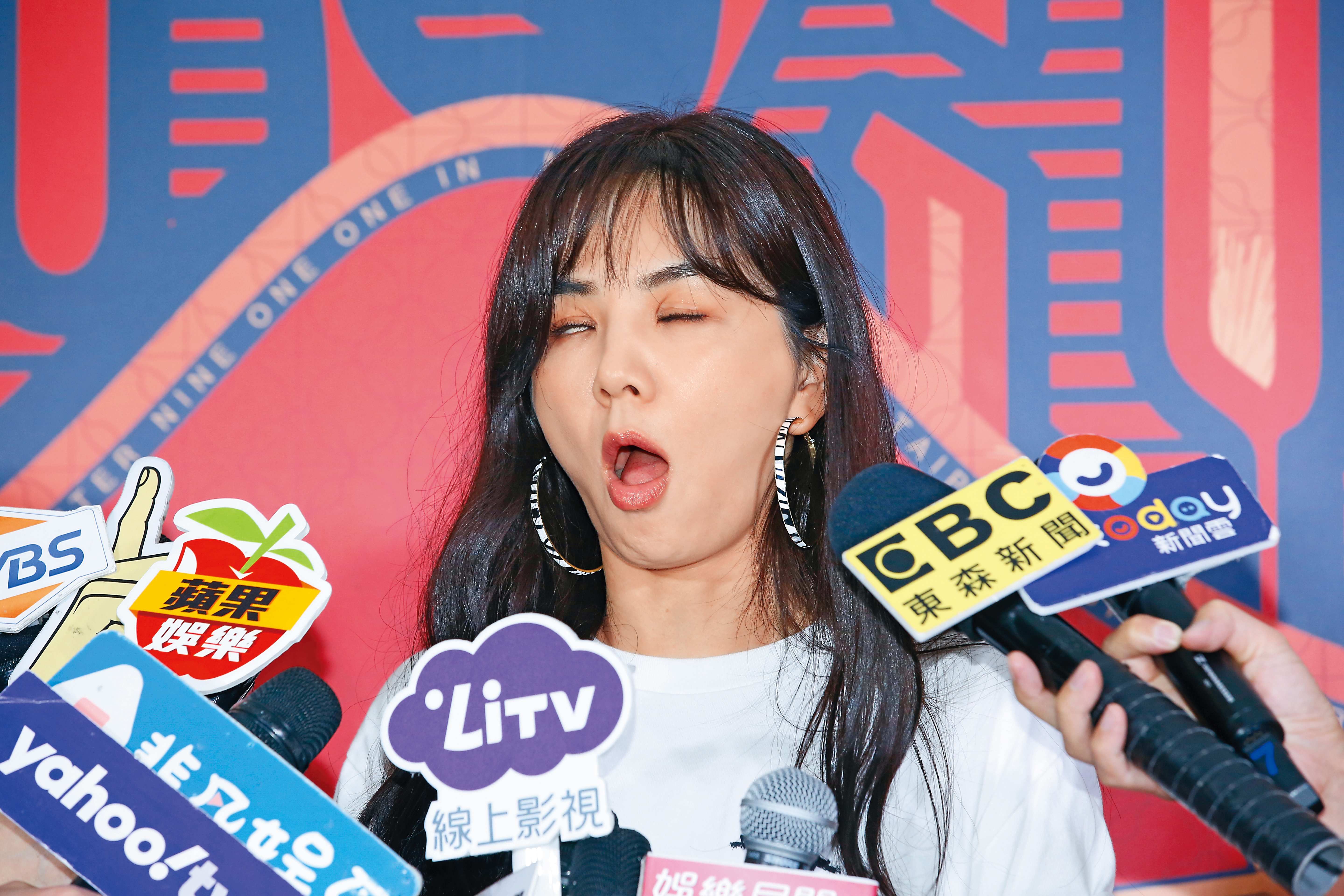 聽到停課日期再延長，地方媽媽應該都跟Ella一樣，白眼翻到後腦勺…翻到黑眼球需要報警協尋失蹤醬。（眼神死）