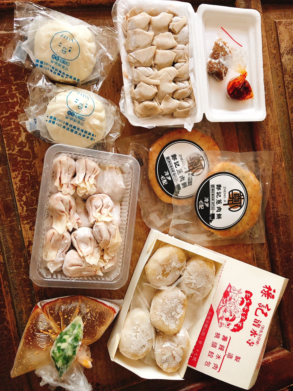 暫時不能奔台南，或許可以靠「府城老字號美食包」暫時穿越空間。（謝小五提供）