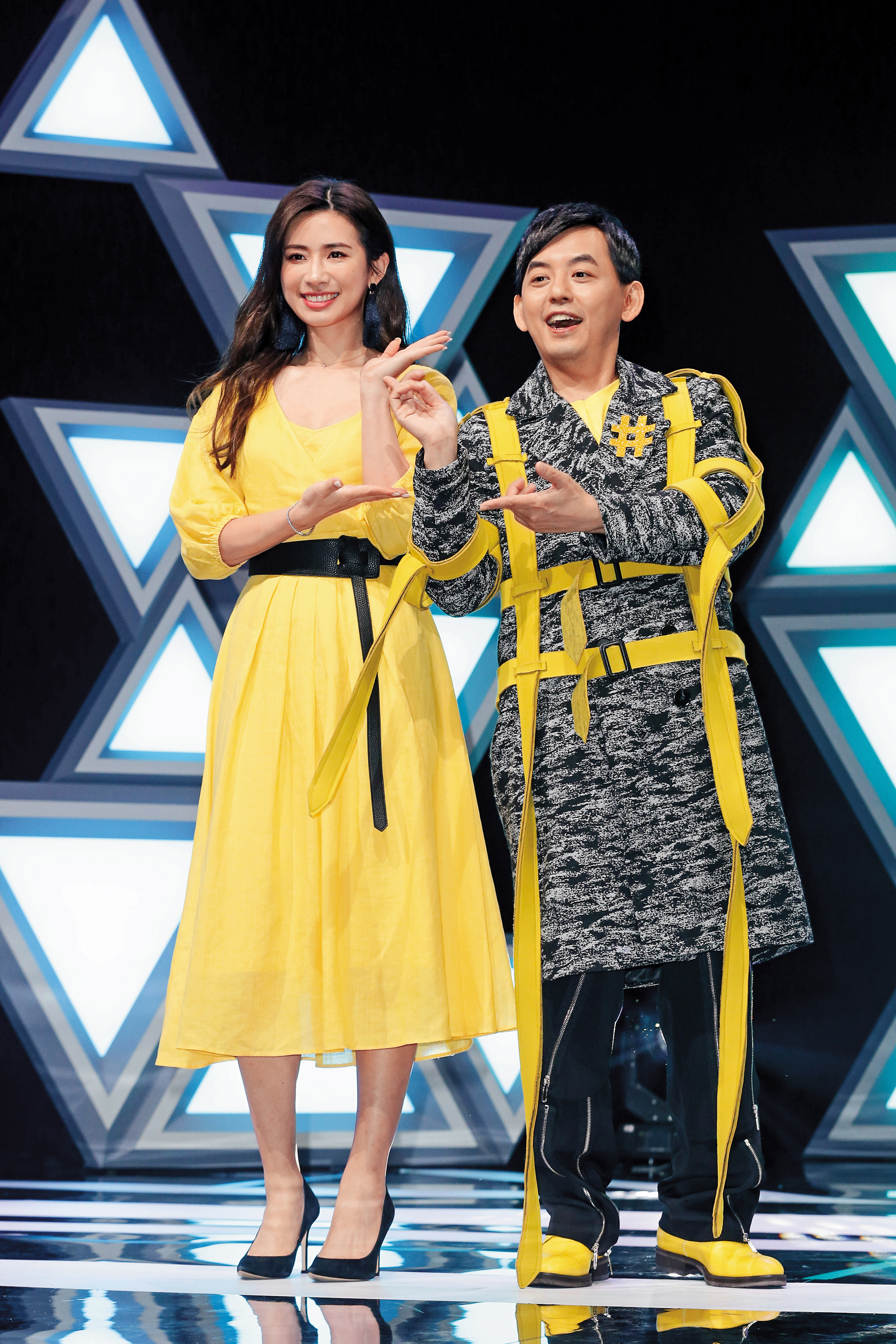 黃子佼（右）攜手趙岱新（左），一起主持TVBS新音樂綜藝節目《#T-POP》。