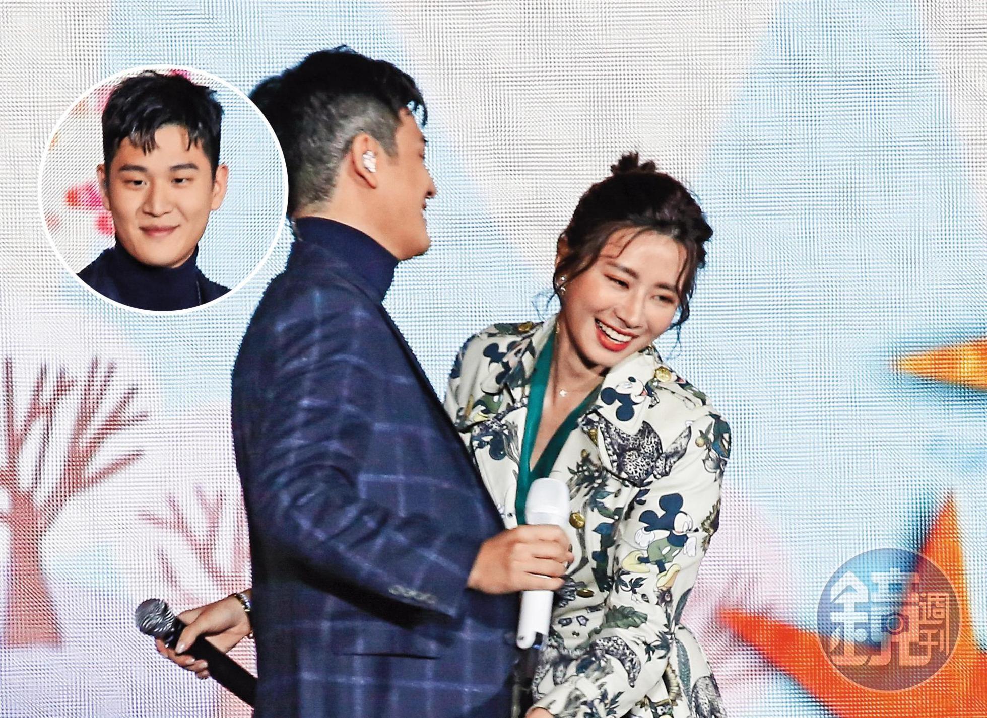 周興哲(小圖)與趙岱新傳出分手後2個月,在新北歡樂耶誕城巨星演唱會重逢,兩人雖相擁卻略顯尷尬。