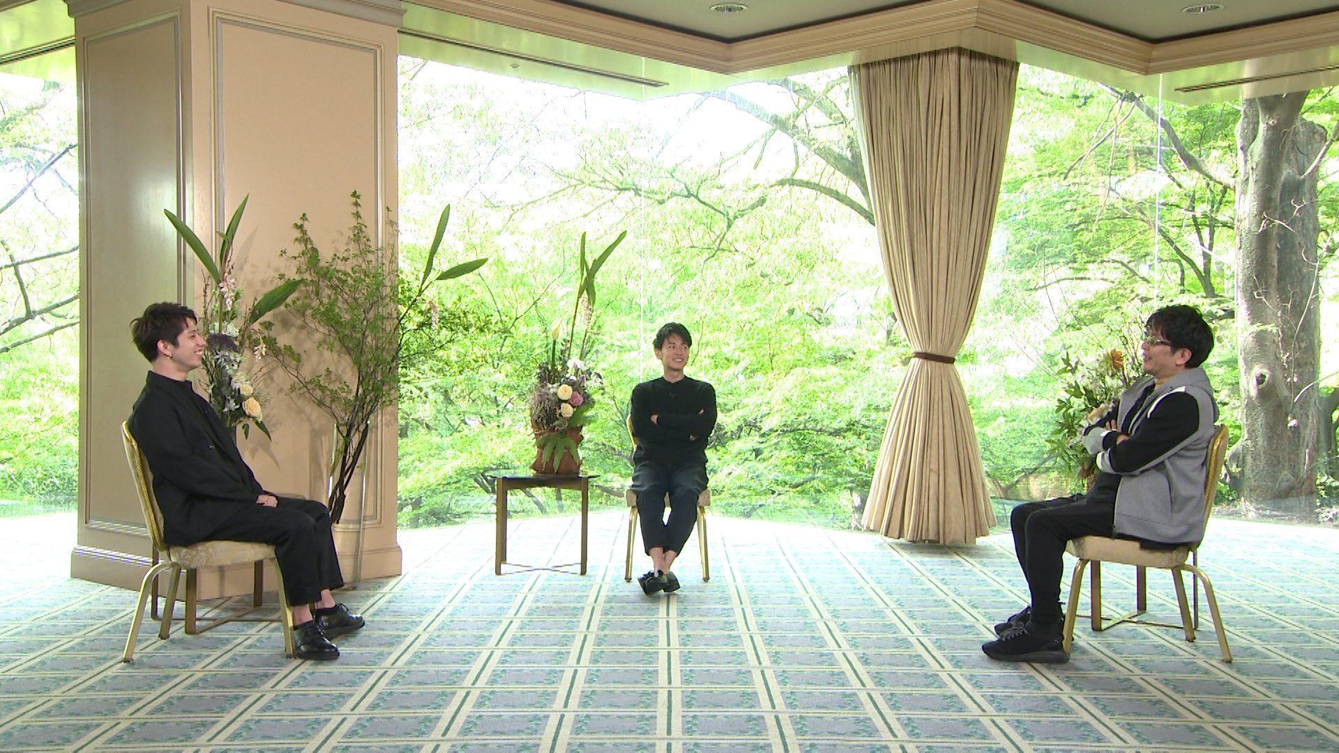 佐藤健(中)和Taka、《神劍闖江湖》電影導演大友啓史對談,從入行契機聊到結婚觀。(翻攝自富士電視台)