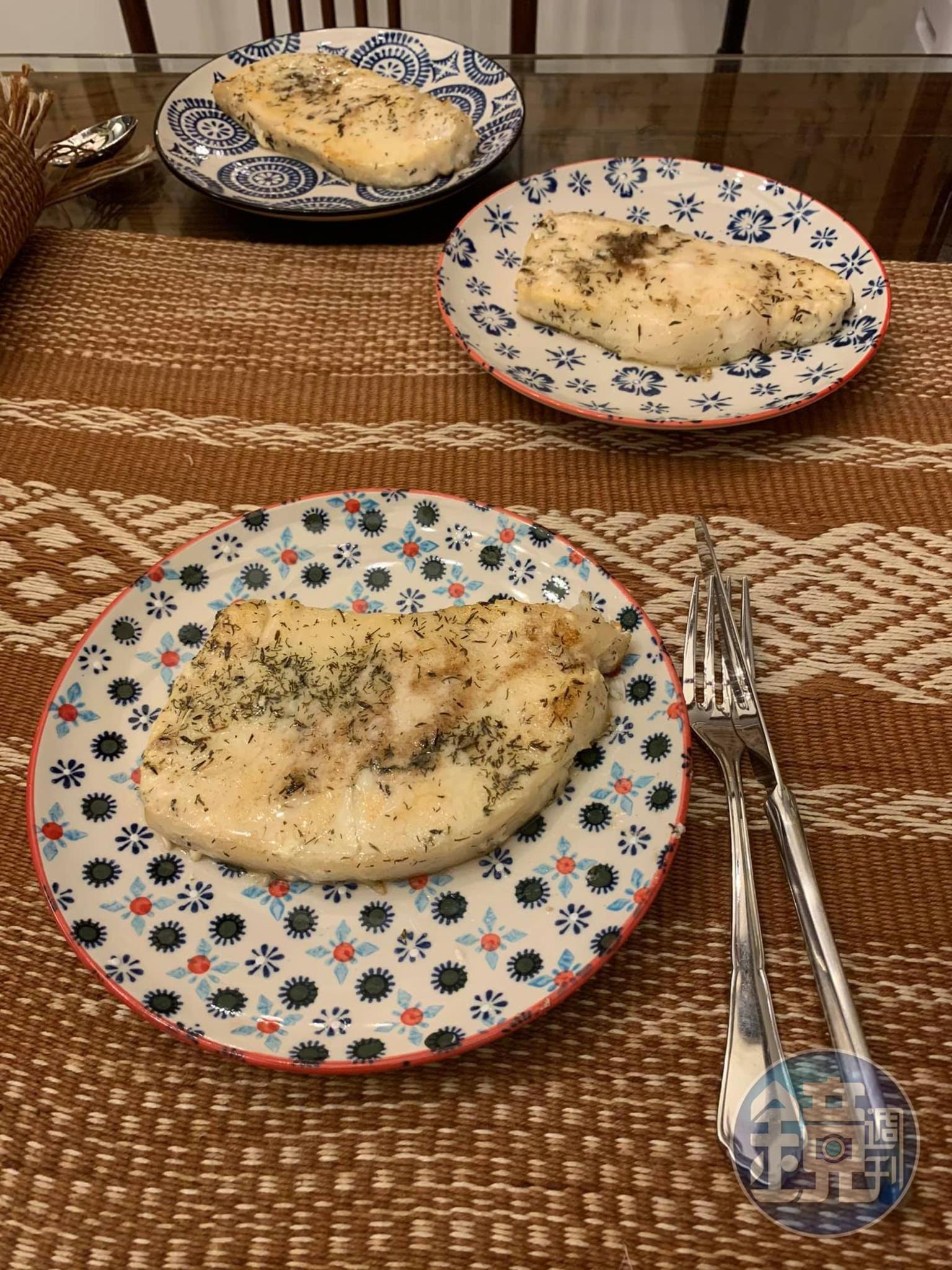 煙燻圓鱈上桌,也是堂皇大菜。