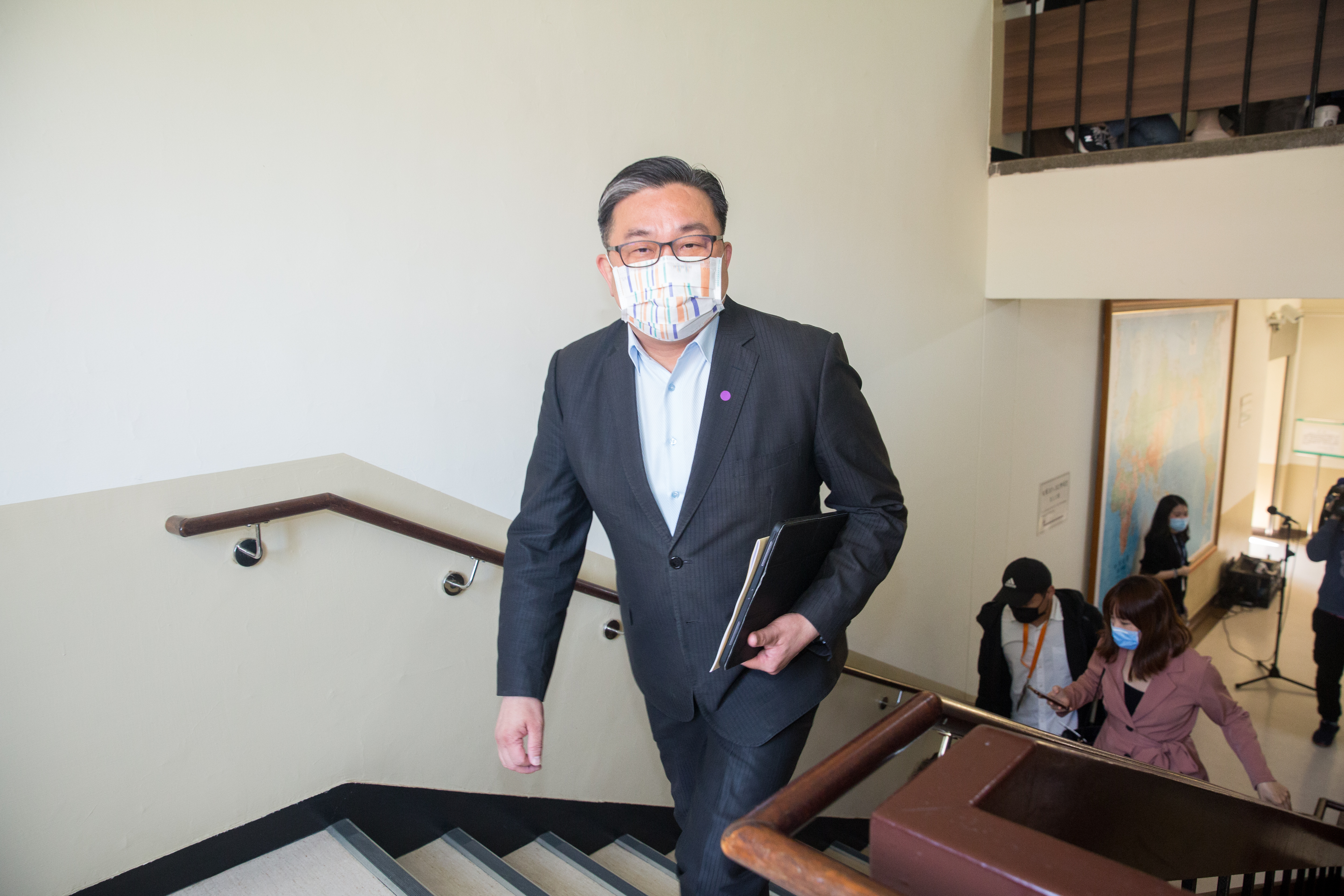 「宅神」朱學恒送花籃引發熱議，立委王定宇po文，批評朱學恒怎麼會送喪禮花圈。（本刊資料照）