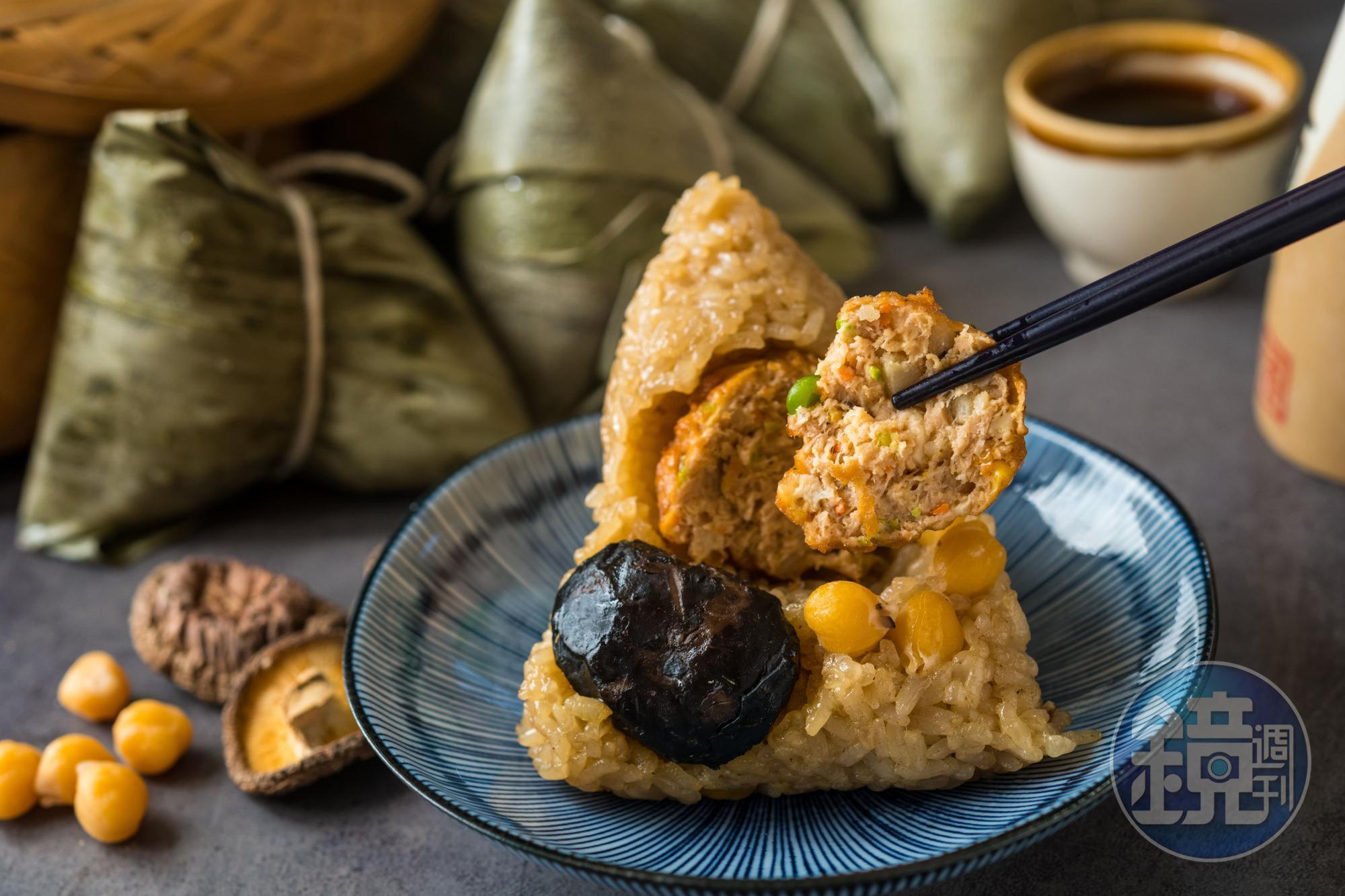 蛋素可食的「獅子頭鮮素粽」麻油香氣厚實飽滿。（45元／顆）