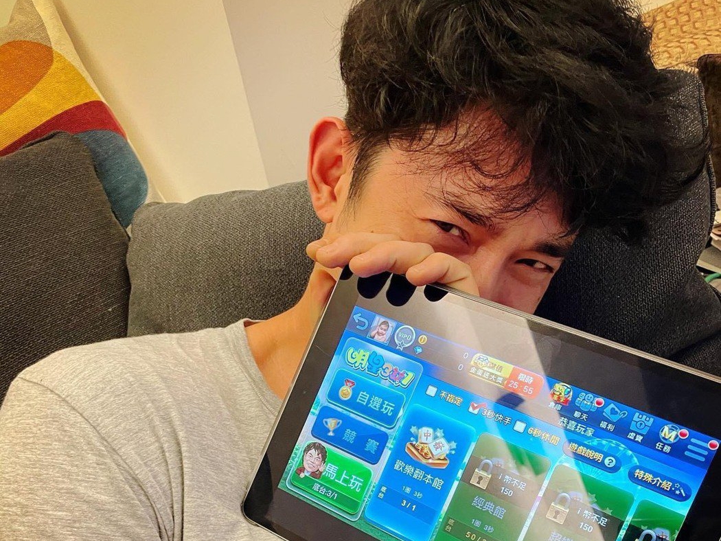 男友吳慷仁「偷玩」讓女友邵雨薇帳號破產，使邵雨薇氣到不想理他。（翻攝自邵雨薇臉書）