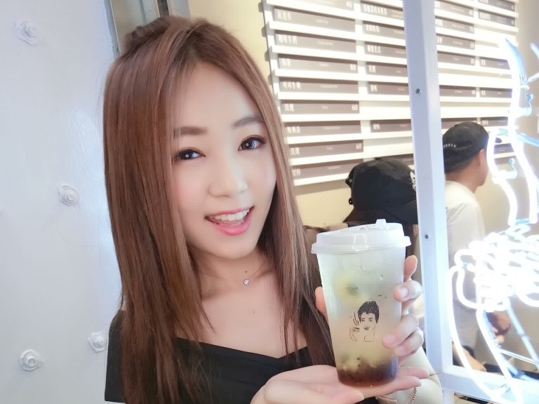 丫頭的「不要對我尖叫」手搖飲，慰勞辛苦的醫護人員，祭出優惠活動。（丫頭提供）