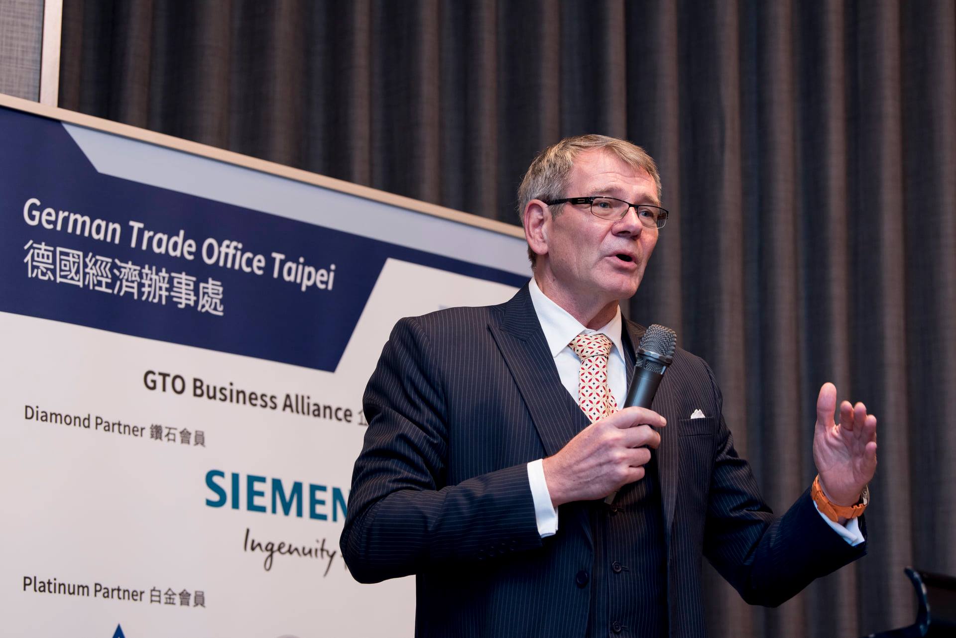 德國駐台代表王子陶表示，在與台灣協商採購疫苗中，聯邦經濟部長阿特麥爾已盡力。（翻攝自德國在台協會臉書）