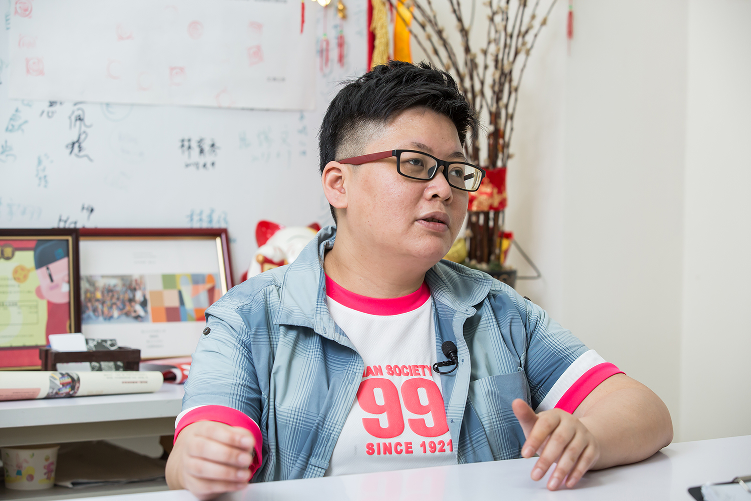 這波疫情在萬華爆發後，人稱「涼粉」的辜凱鈴立刻歇業，開始募集物資，幫助弱勢家庭與街友。