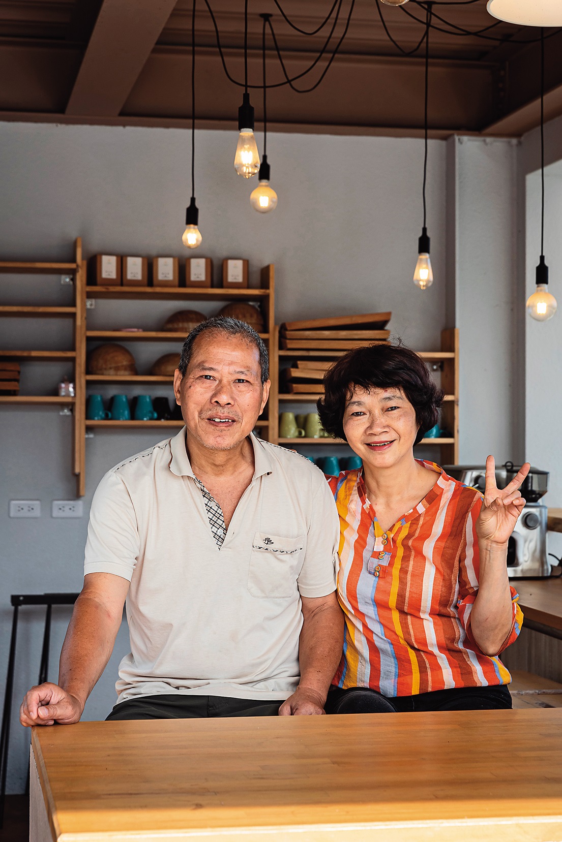 女主人羅淑滿（右）與先生一起經營「山林別苑旅店」。