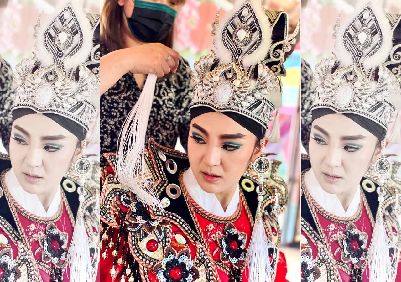 洪小鈴小生扮相頗為俊美。（幸星娛樂提供）