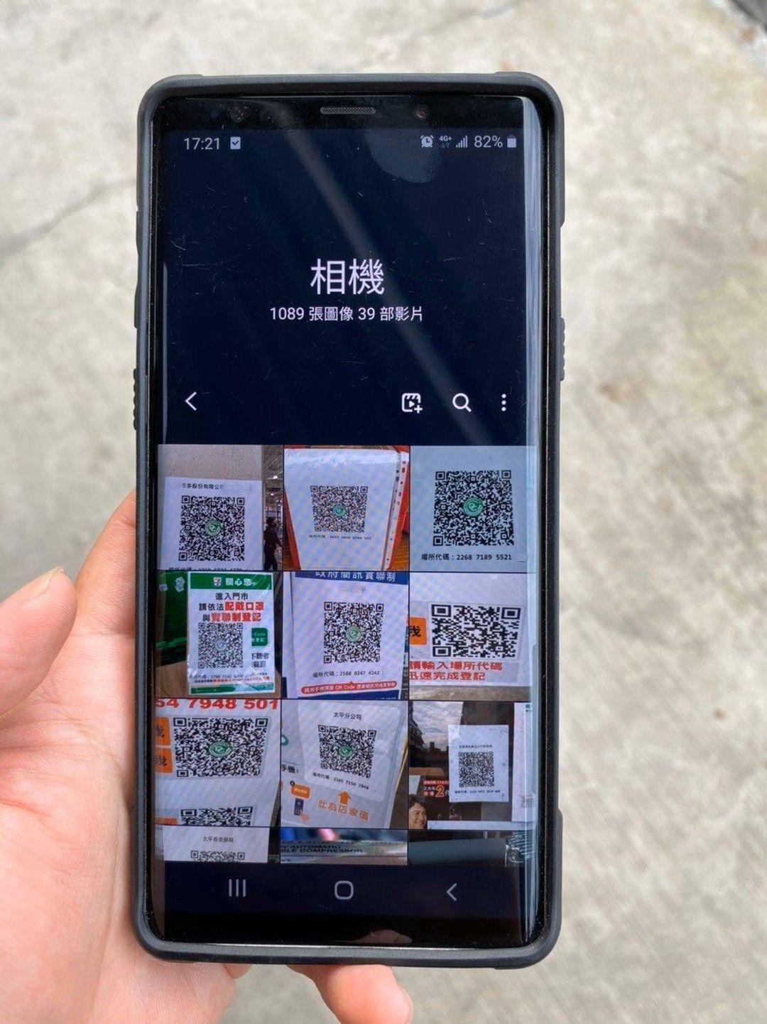 阿伯並未正確掃描QR Code,而是用相機功能拍下條碼。(翻攝自爆廢公社公開版)