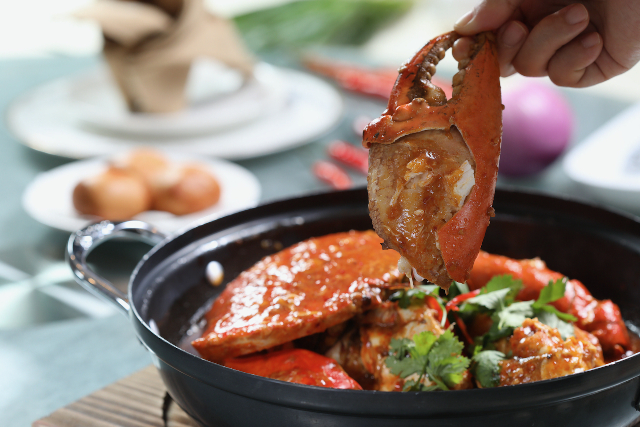 「珍寶海鮮」招牌料理「辣椒螃蟹」，在家用現成的辣椒醬料包，複製同款美味省力多了。