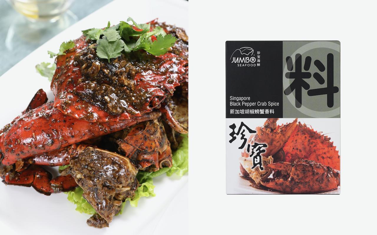 「新加坡黑胡椒螃蟹香料」包(右,230元/包,珍寶海鮮提供)有炒過的黑胡椒、白胡椒,再準備奶油、醬油等,就能做出重口味的「珍寶黑胡椒螃蟹」(左,何宗昇攝)料理。