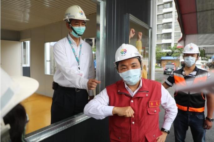 新北市長侯友宜宣布，明天在板橋新增一處大型篩檢（疫苗接種）站。（新北市政府提供）