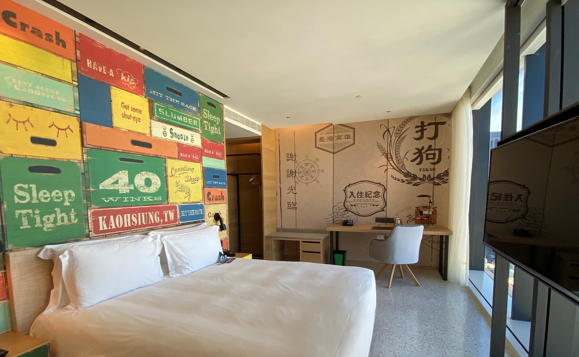 飯店將客房改成獨立辦公區域。（高雄英迪格提供）