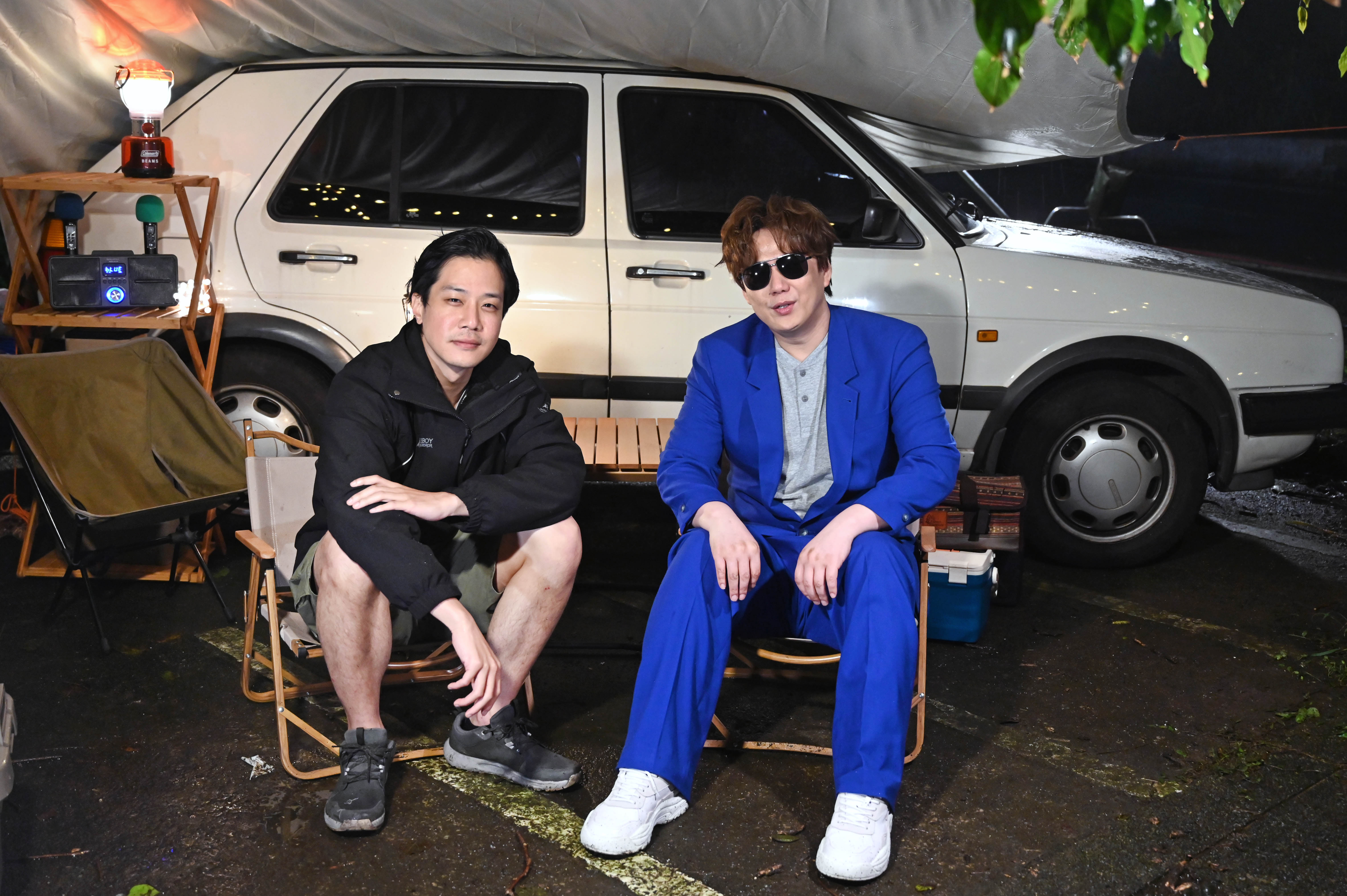 蕭煌奇邀來薛仕凌跨刀演出新歌〈倔強的孤單〉MV。（環球唱片提供）