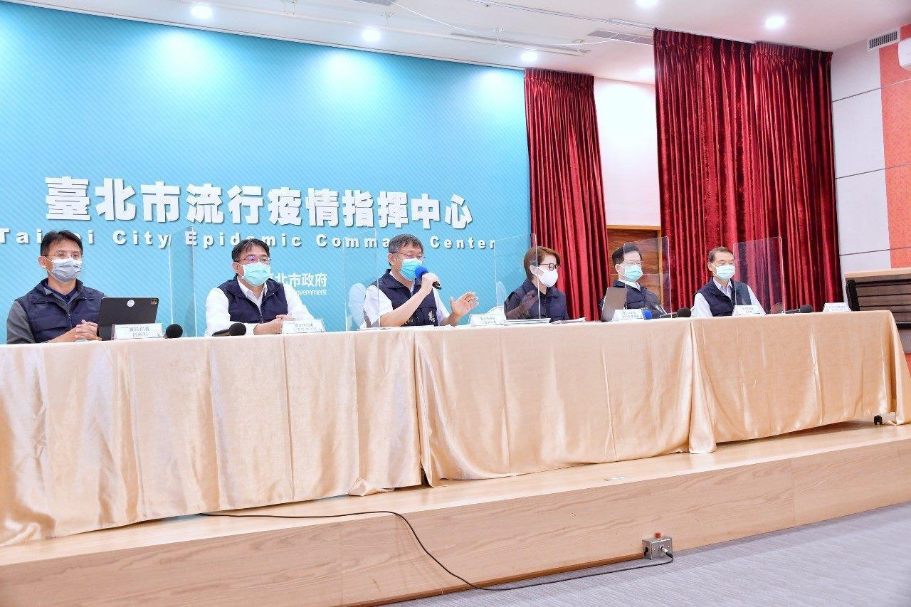 台北市長柯文哲表示，「未來一旦確診，全部移到防疫專責旅館」。（台北市府提供）