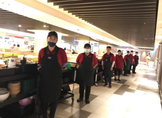 醫院美食街駐點清洗服務，隨著疫情影響美食街關閉，收入直接歸零。（吉維那提供）