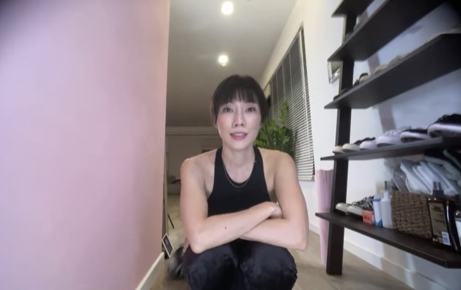 Kimiko 直播教大家5分鐘燃脂操。（TVBS提供）