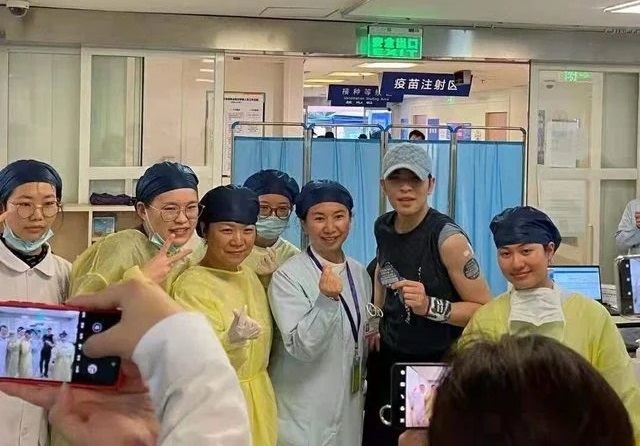 3月中旬赴陸工作的蕭敬騰，已在大陸施打疫苗。（翻攝自網路）