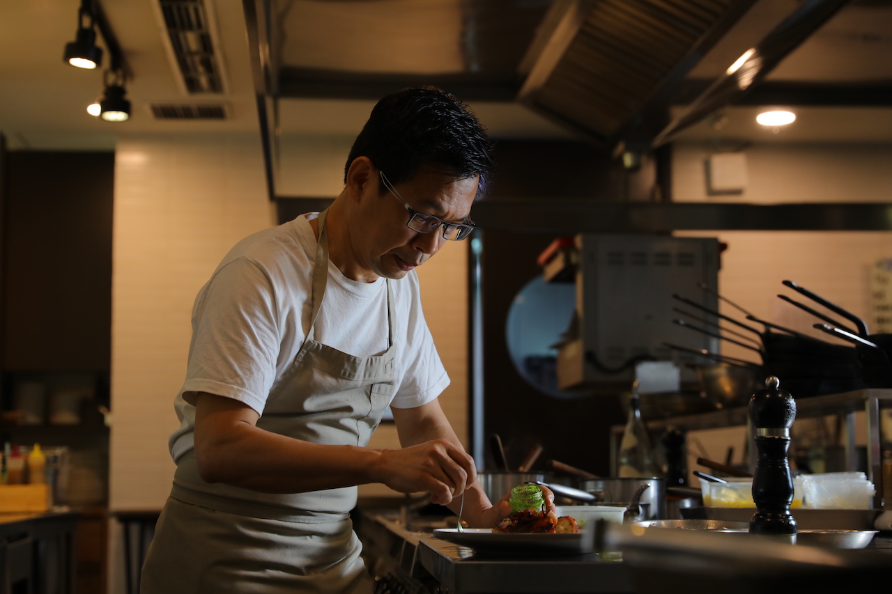 很「本土派」的法餐主廚簡天才，長期採購在地農友食材，以料理人身分推動永續飲食。