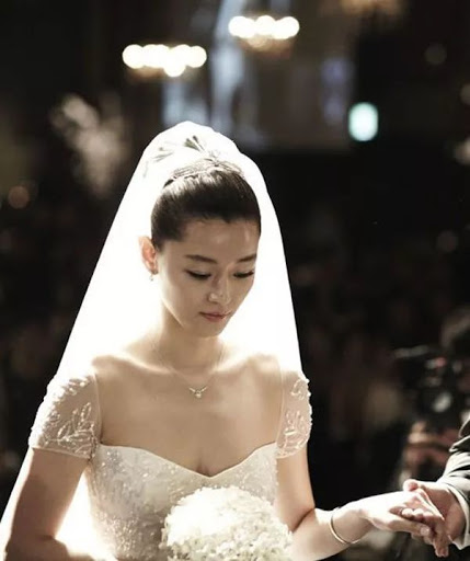 全智賢在2012年嫁給崔俊赫,婚禮轟動一時。(網路圖片)