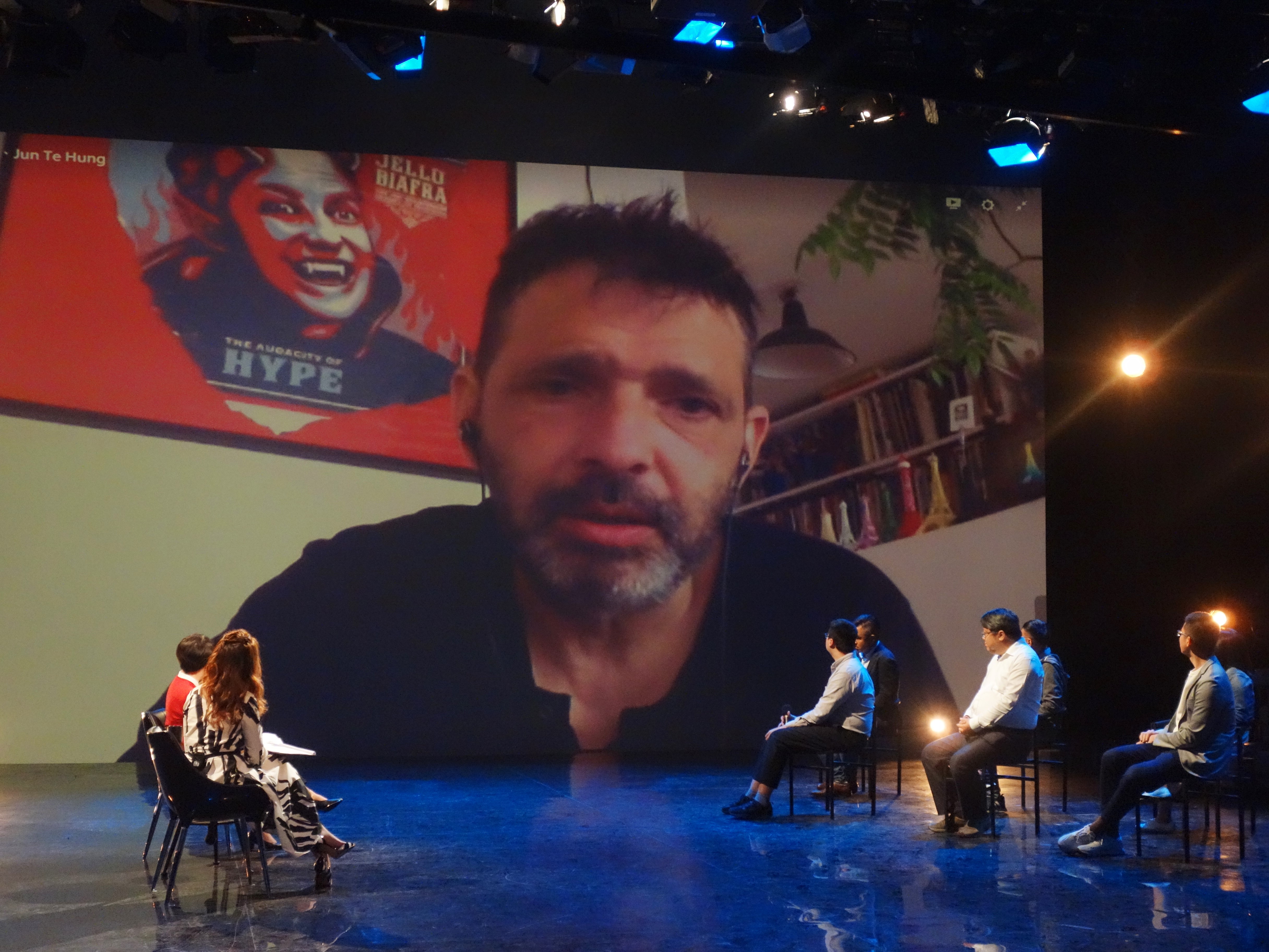 本週五《公視主題之夜SHOW》播出紀錄片《台灣 vs 中國：脆弱的民主》，映後論壇與法國導演洛克維茲越洋連線討論。（公視提供）