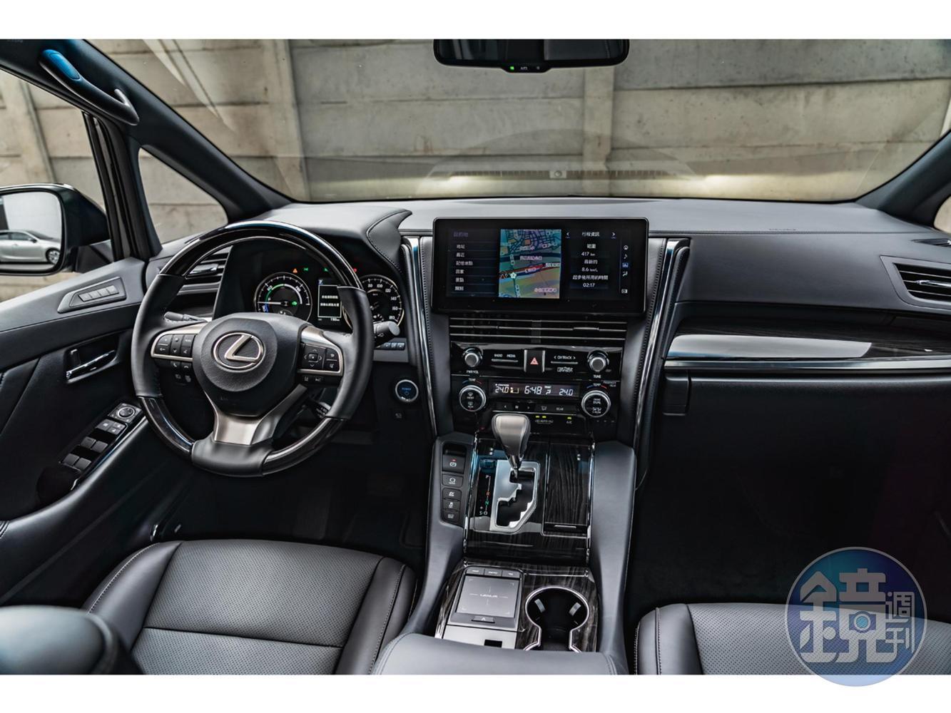 LM搭載LEXUS最新一代的LSS+2.0智動駕駛輔助系統，以完整的主、被動安全配備提供極致防護。