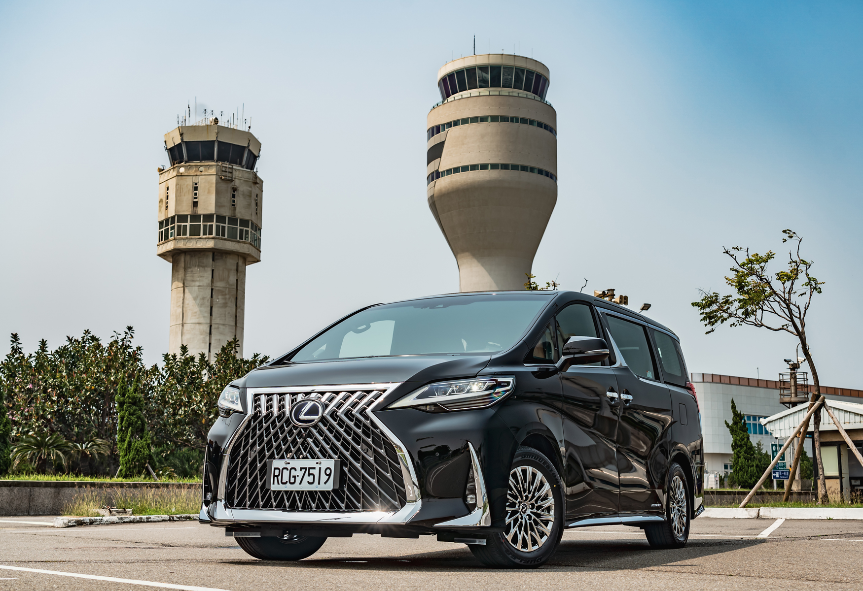 【2021最新三排座車款選購指南-01】陸行商務艙！LEXUS LM 300h七人座