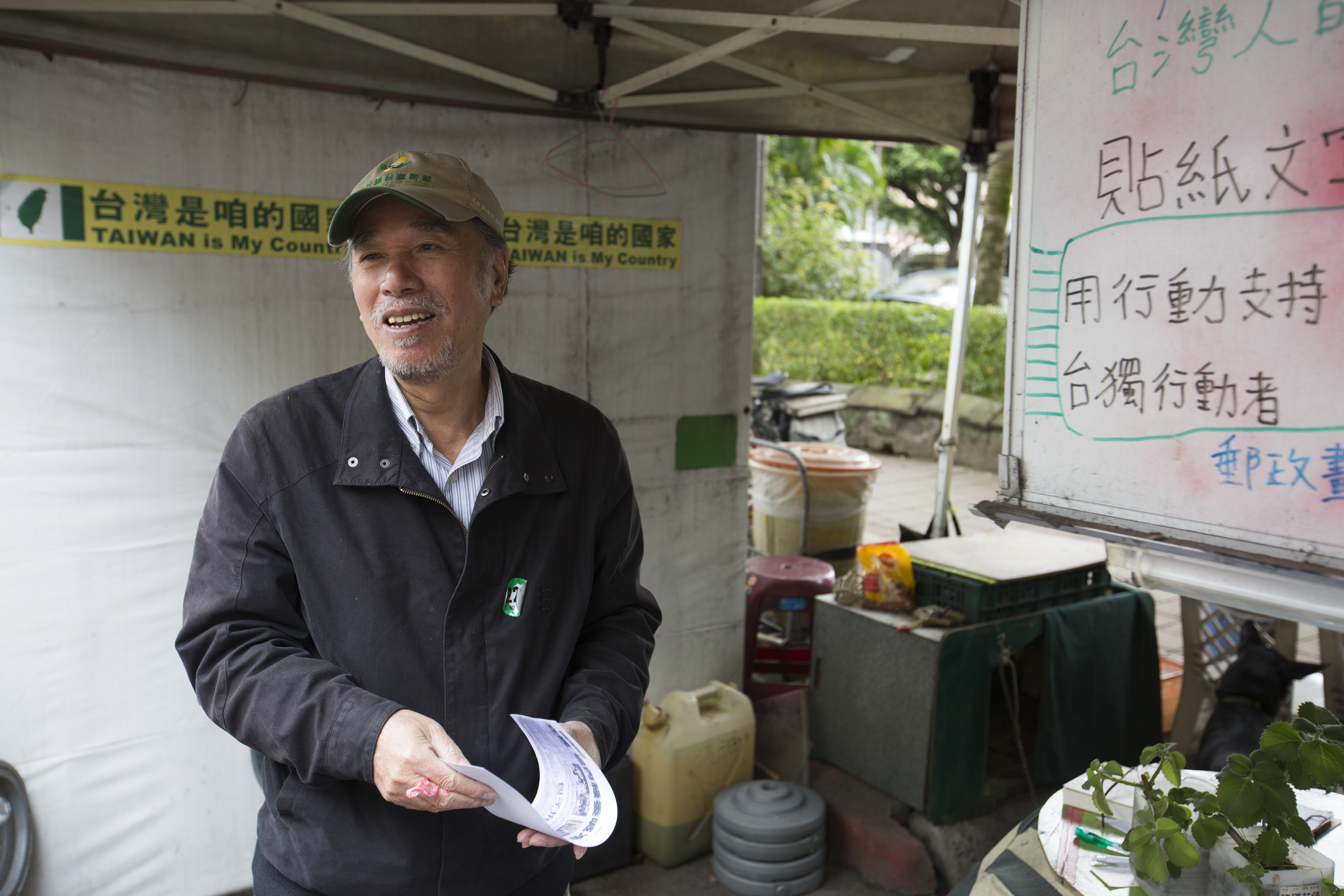 自由台灣黨黨主席蔡丁貴在美國打完輝瑞疫苗後，再呼籲台灣人參與國產疫苗三期試驗，遭網友大酸「用嘴巴愛台灣」。（本刊資料照）