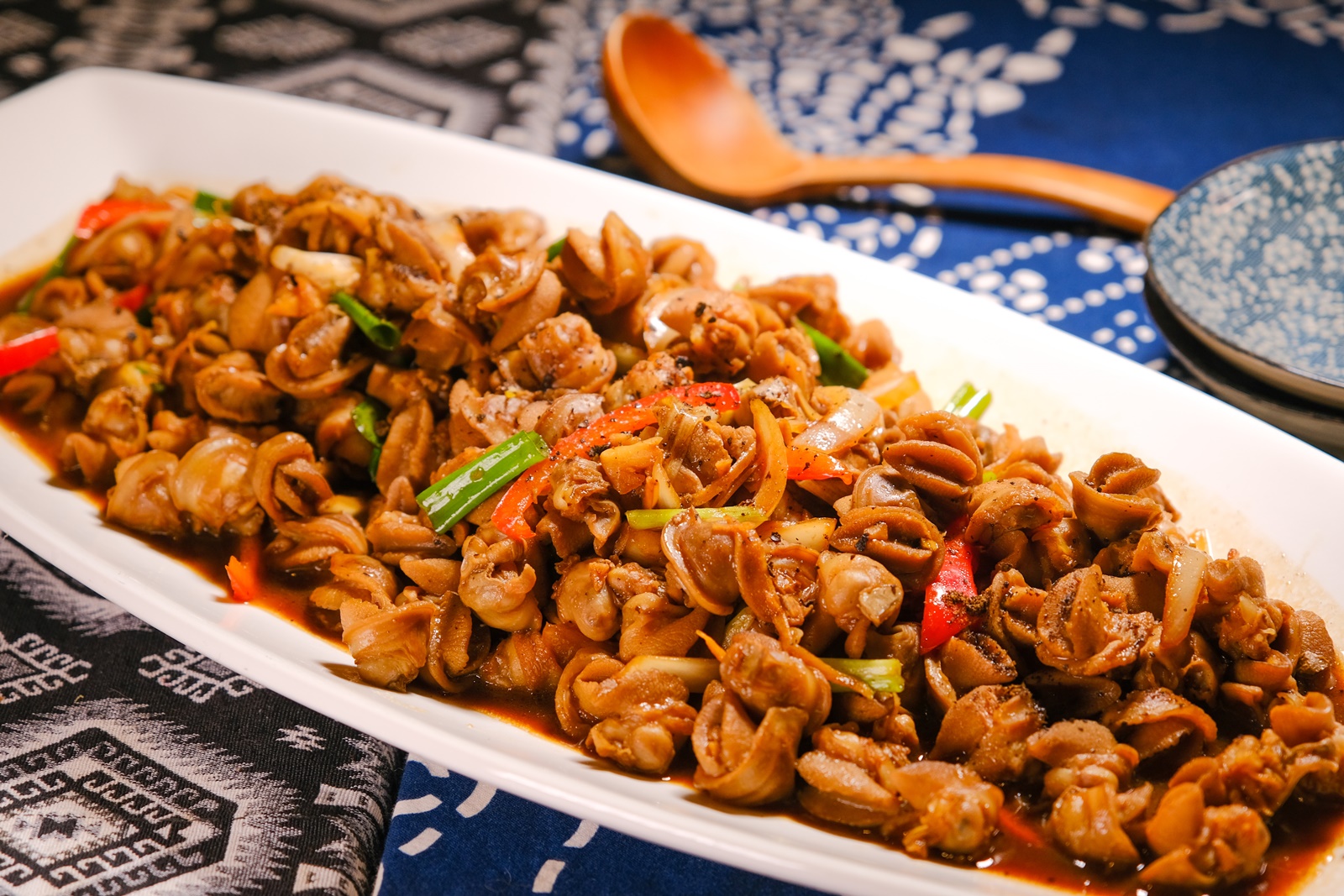 「三杯白蝸牛」Q彈入味，香氣十足。（350元／蝸牛套餐菜色，需預約）