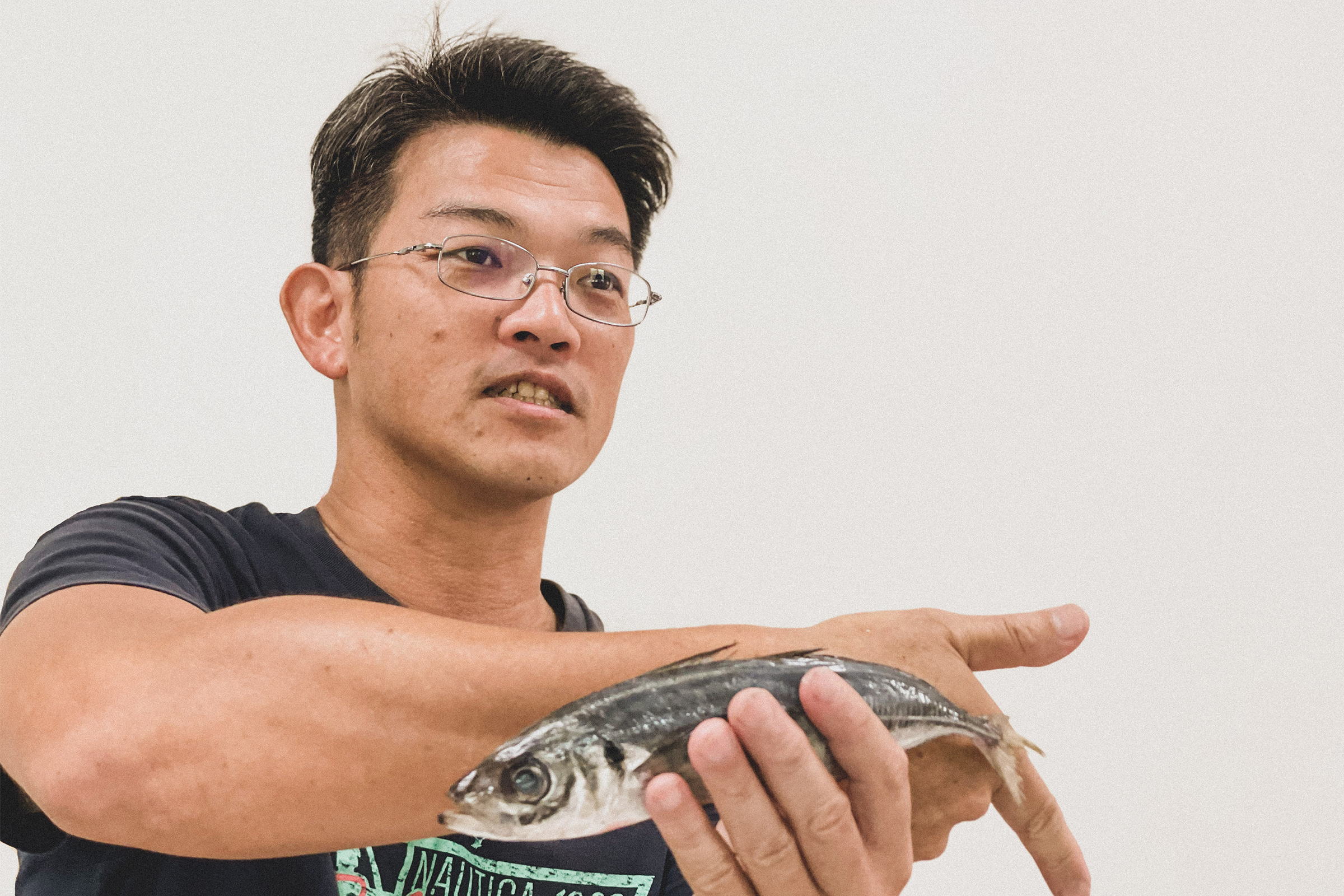 過去可參加的一般行程，現在線上也能參加。圖為食魚教育課程邀請到杜侑哲老師教大家認識海洋。（島風行旅旅行社提供）