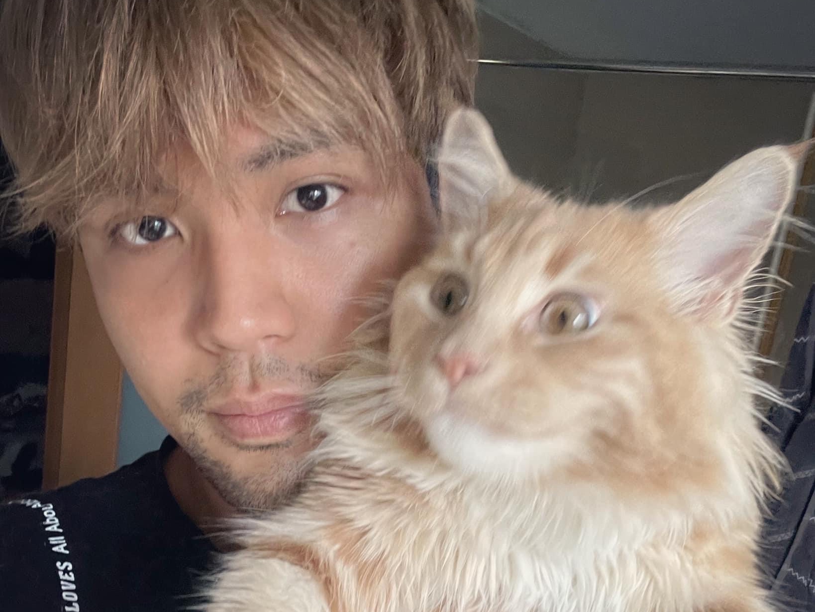 陳零九驚傳感染新冠肺炎，今天凌晨遭救護車載走。（翻攝自陳零九臉書）