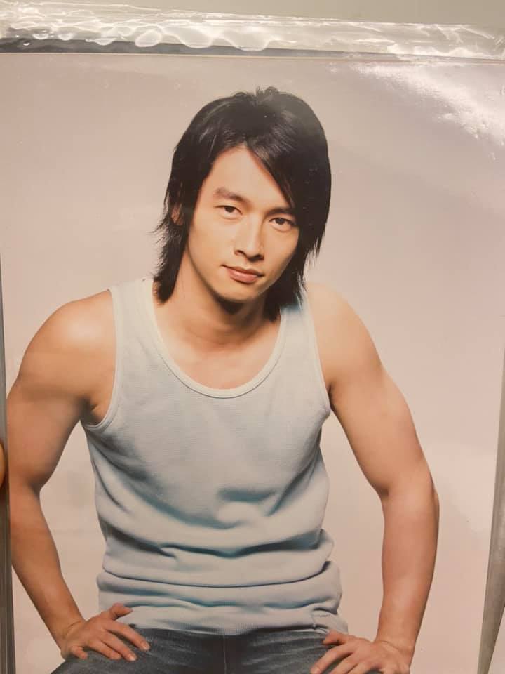 溫昇豪舊照曝光，露出手臂的肌肉線條。（翻攝自溫昇豪 James Wen臉書）