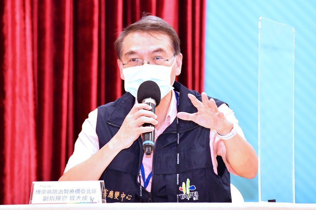 璩大成說明,北市府進行快篩以來,各快篩站的準確率平均達8成。(台北市府提供)