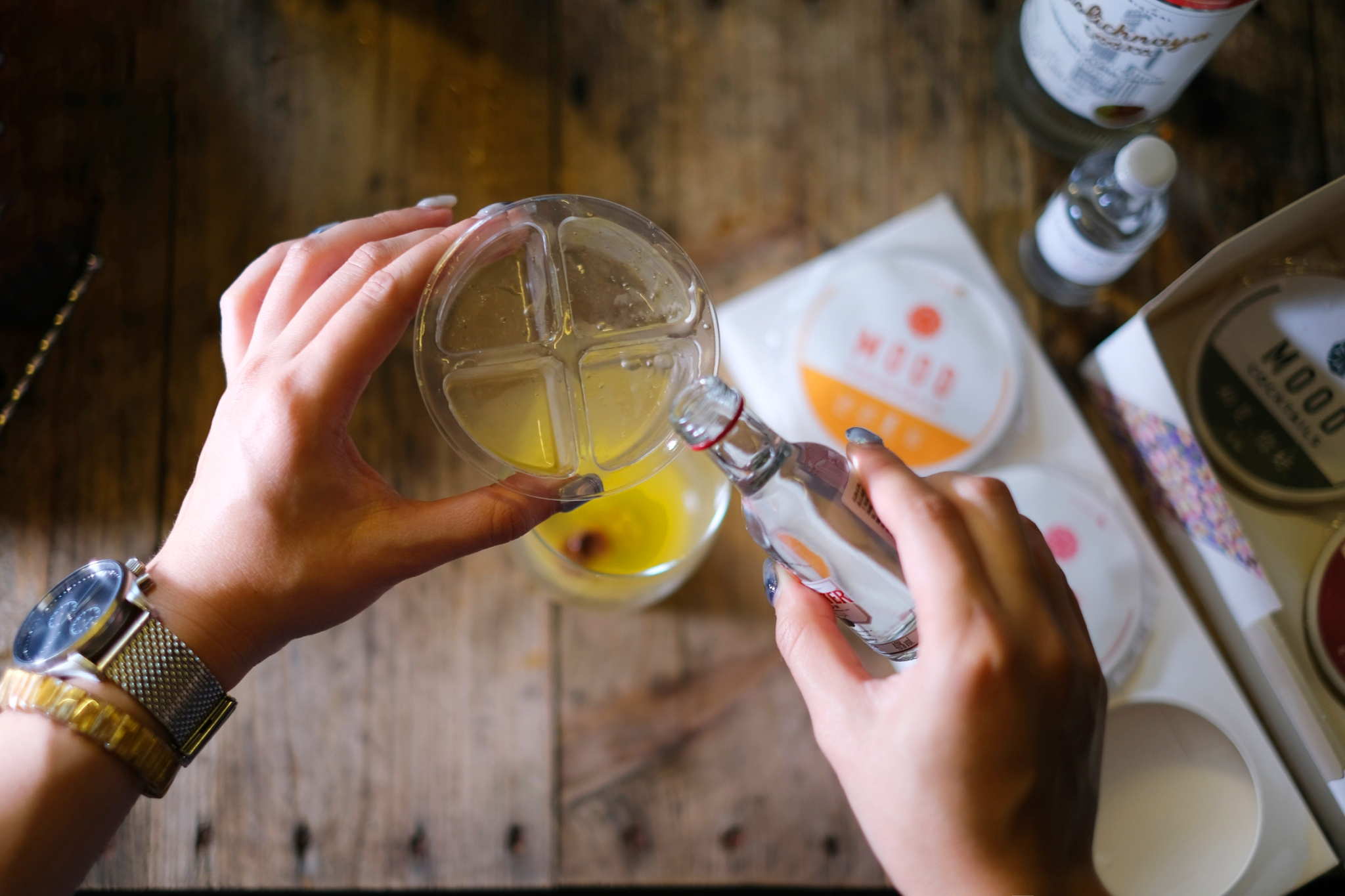 防疫在家輕鬆喝，「MOOD沐・雞尾酒」推出調酒冰磚膠囊。（KKday提供）