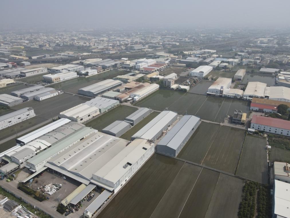 朱智宇直言農地違章工廠合法是透過合法方式,打造成消防員的墳場。(地球公民基金會提供)
