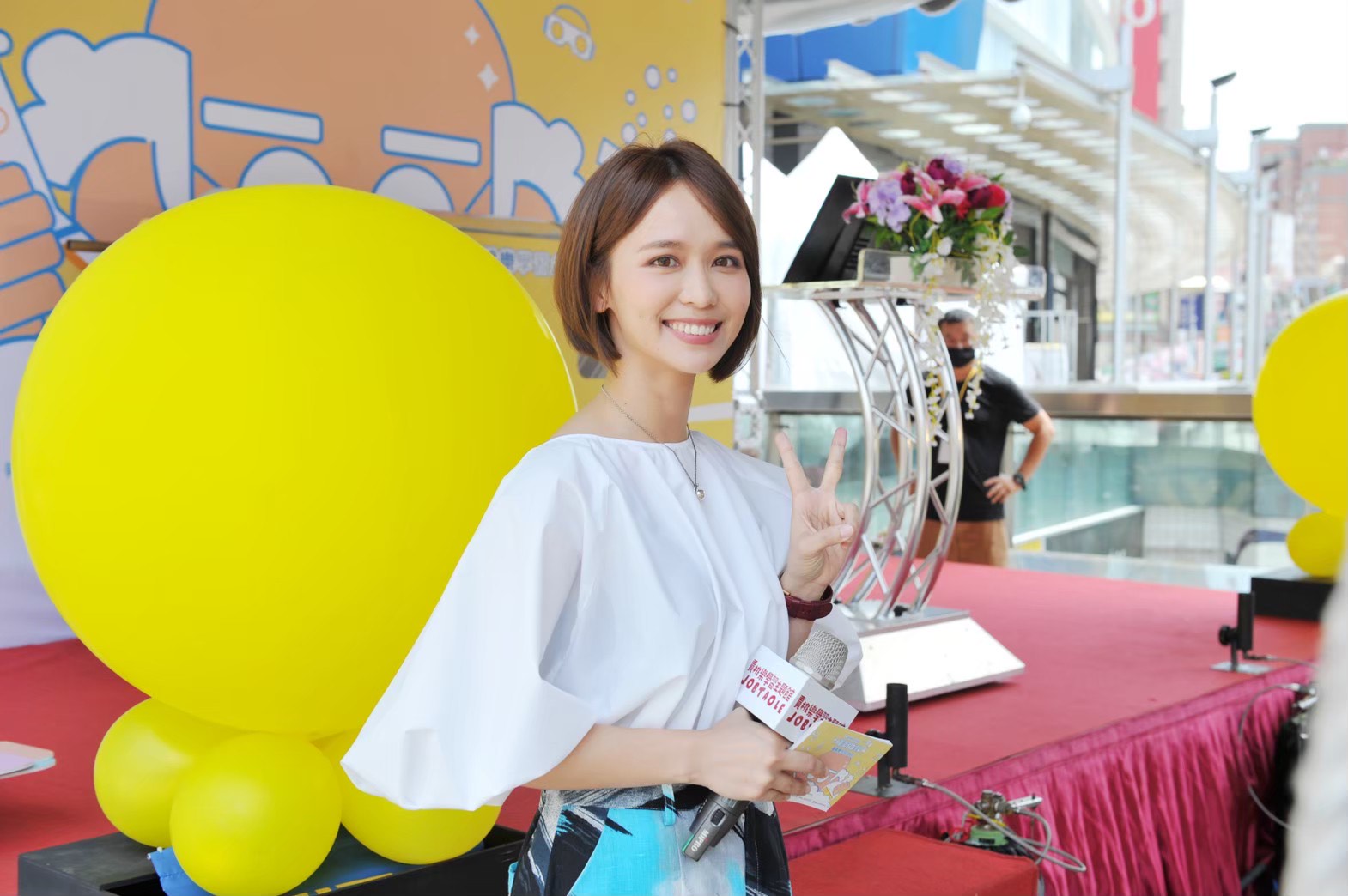 陳明珠加盟新東家，成為黃子佼公司旗下經紀部門的掌上明珠。（洒落嚴選行提供）