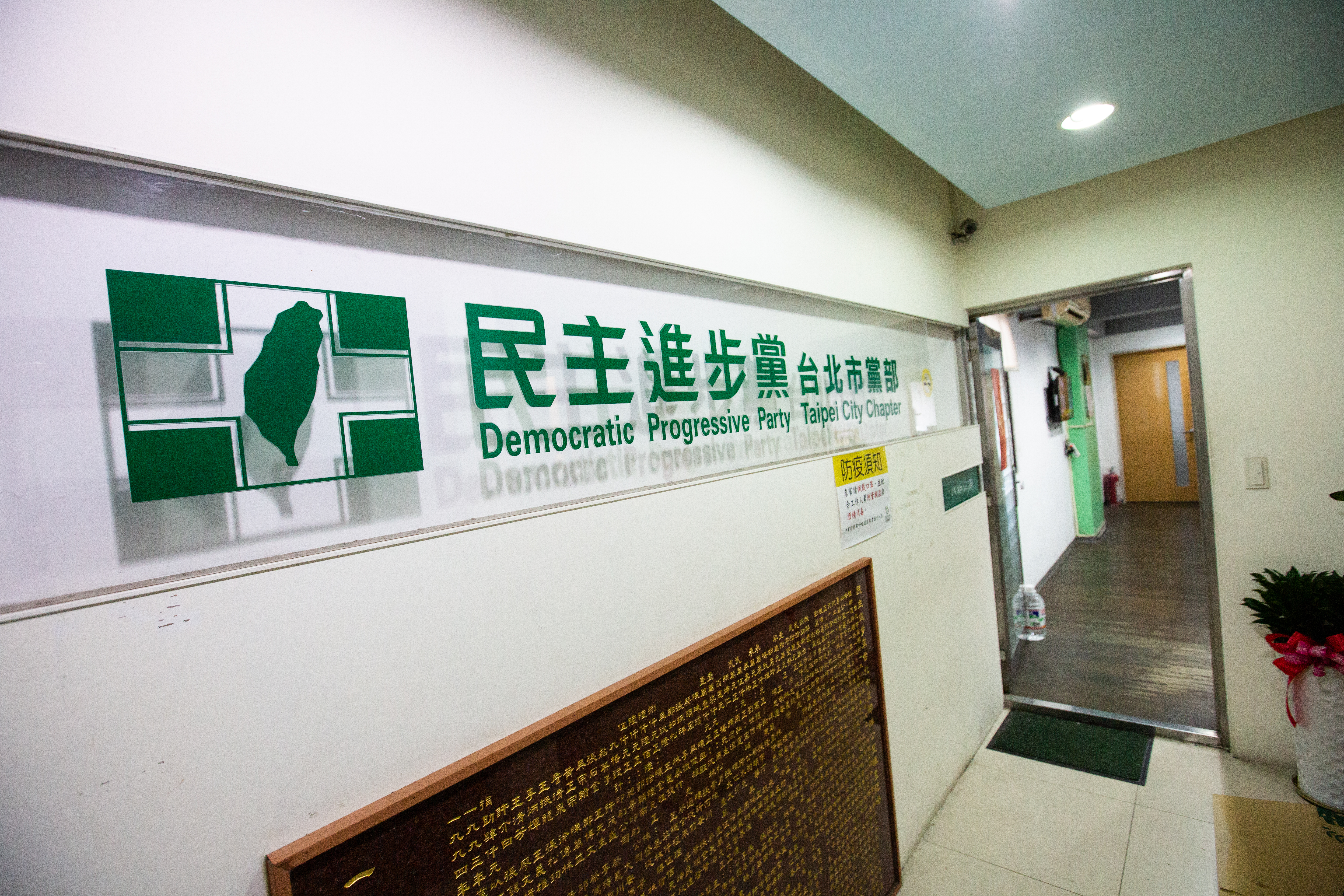 六四「天安門事件」32週年，民進黨發新聞稿表示，中國人民與學生所追求的民主精神，堅持在違反普世價值的歷史道路上「一路走到黑」。（本刊資料照）