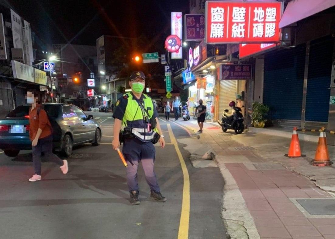 新北市黃線開放假日停車60小時,讓民眾停好停滿。(翻攝自蘆洲警園臉書)