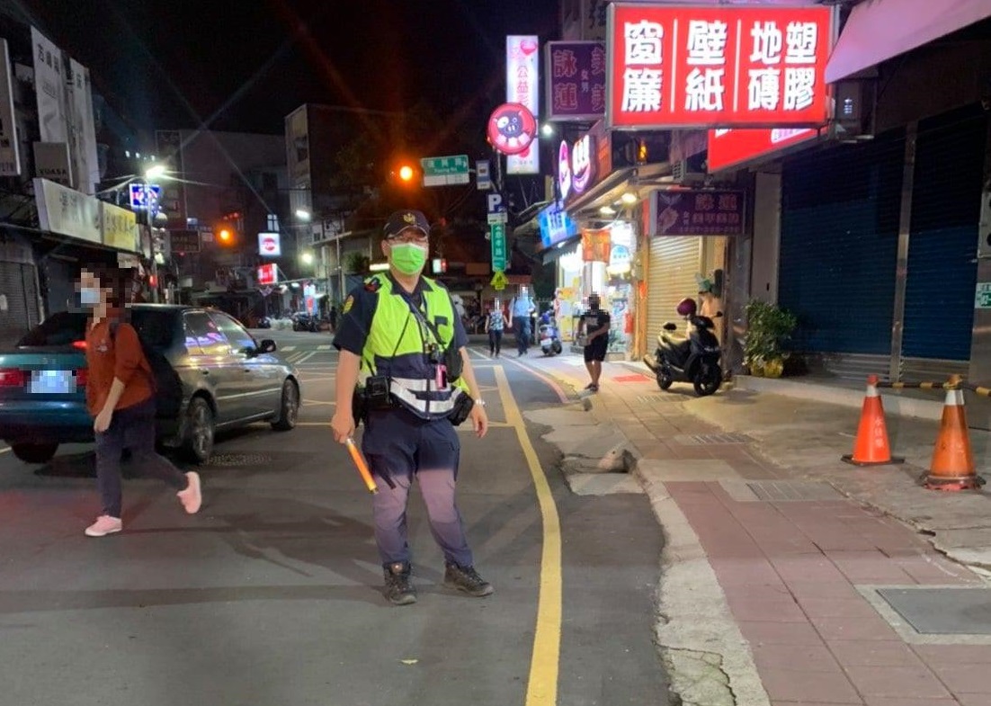 新北市黃線開放假日停車60小時，讓民眾停好停滿。（翻攝自蘆洲警園臉書）