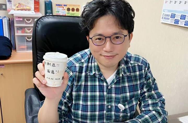 面對防疫第三級警戒持續下，江坤俊po文表示，「台灣人的人情味，讓人在這波疫情中仍然感到溫暖。」（翻攝自江坤俊醫師臉書粉專）