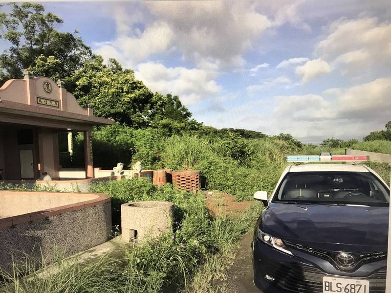 黃姓男子因為沉迷網路賭博欠下40萬元債務，被組頭帶到公墓凌虐致死。（翻攝畫面）