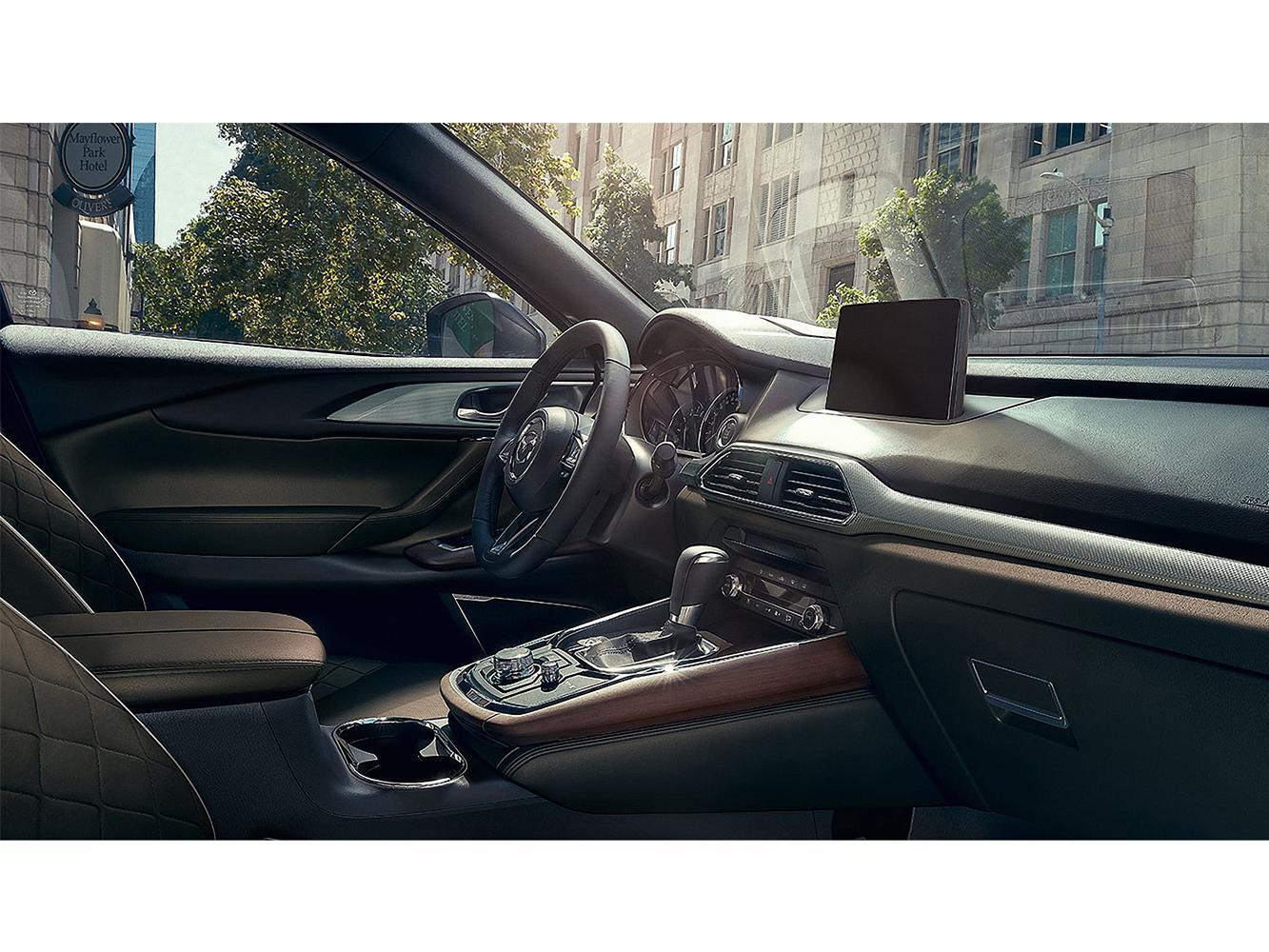 首次導入無線充電裝置與無線 Apple CarPlay，智慧便利的貼心設計帶給消費者無縫接軌的數位生活體驗。
